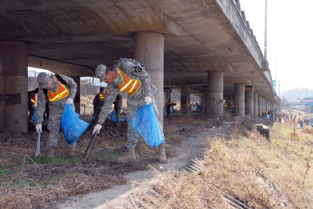 Warriors participate in spring riverfront clean-up
