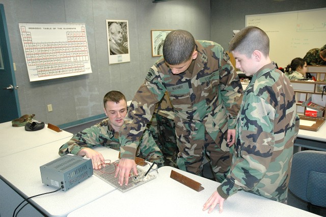 Sea Cadets learn electricity with Army Prime Power