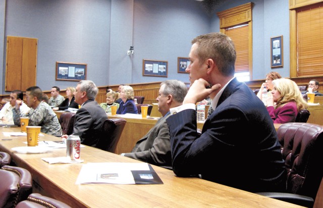 Federal executives learn about Combined Arms Center, Fort Leavenworth