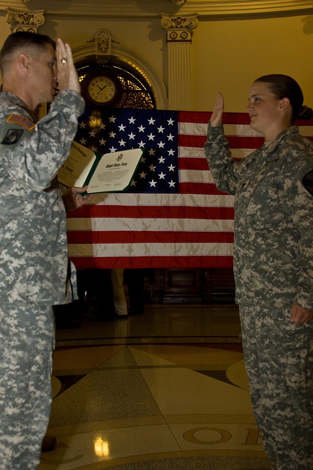 1st Air Cav Soldiers Reenlist At Tx Capitol Article The United