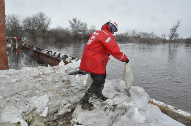 Combating a flood wall breach in Fargo, N.D.
