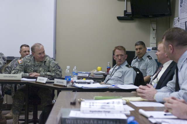 TRADOC Commander makes visit to War College