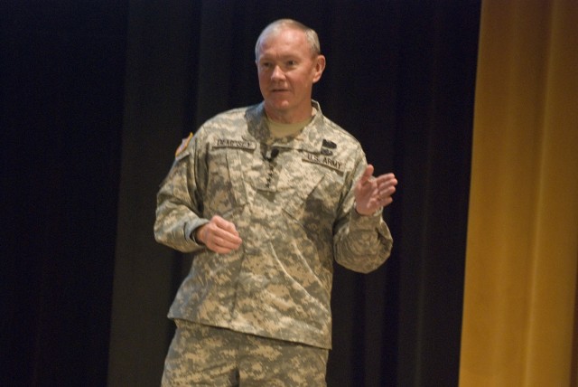 TRADOC Commander makes visit to War College