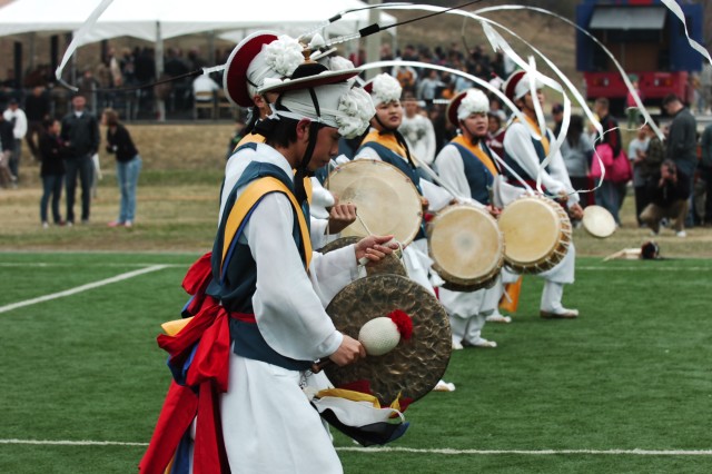 Traditional Korean Band entertains Soldiers of 2ID