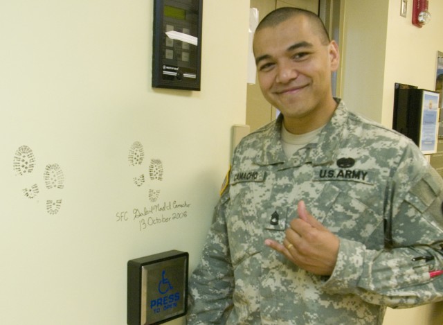Warriors sign wall of fame, &#039;graduate&#039; from Warrior Transition Clinic