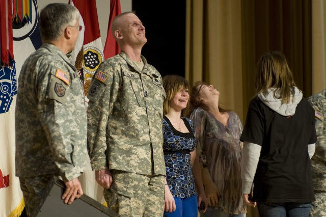 Casey visits Fort Lewis