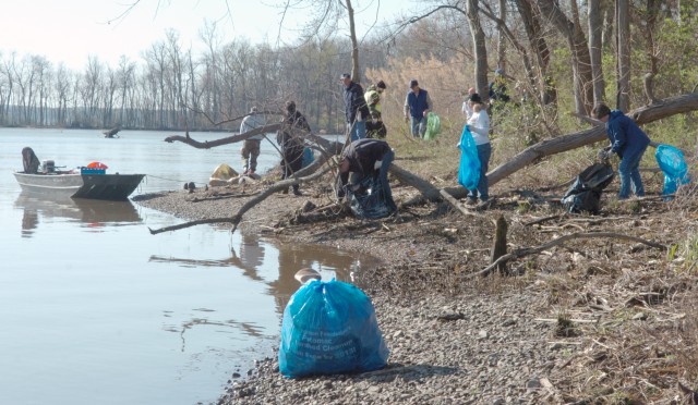 Belvoir volunteers clean up shoreline 