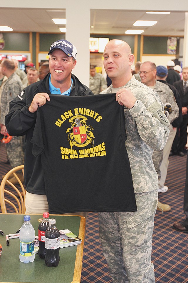 Boo Weekley visits Soldiers before the Masters tournament