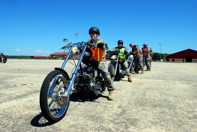 3rd Combat Aviation Bridage Soliders Practice Motorcycle Safety