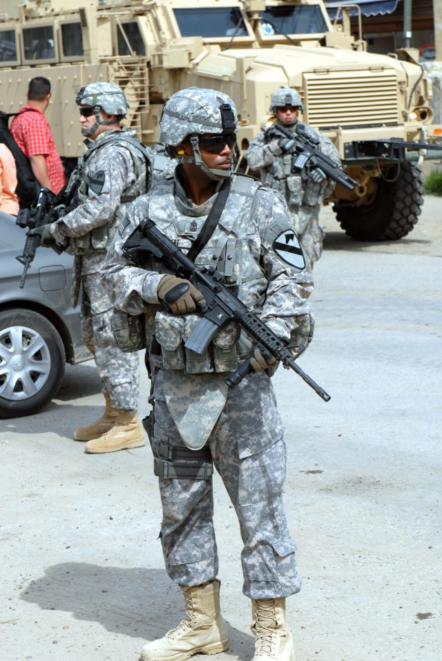 BAGHDAD - Sgt. Maj. Antez Gilbert, a native of Atlanta, who is the chief medical noncommissioned officer 1st Calvary Division, joins Soldiers of  the 2nd Brigade Combat Team, 1st Infantry Division, as they secure the area before  Iraqi reporters exit...