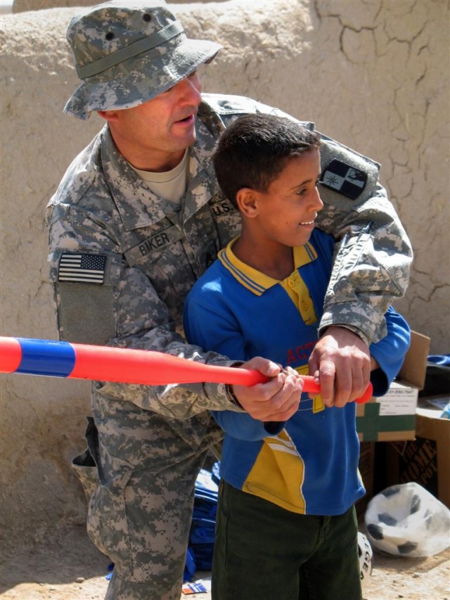 Sustainers&#039; &quot;Read Iraq&quot; Program Continues to Bring Laughter and Education to Local Iraqi Schools