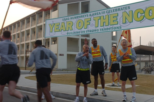 600 Soldiers celebrate Year of the NCO with 5K run