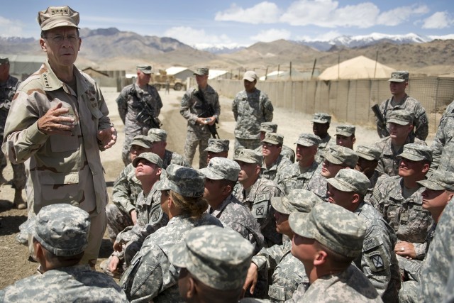 Mullen visits Afghanistan