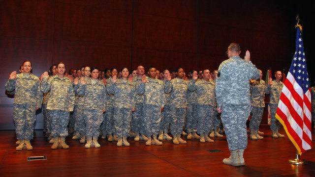 Reserve Soldiers Re-enlist