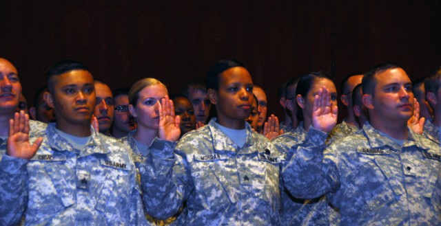 USAR Soldiers Re-enlist