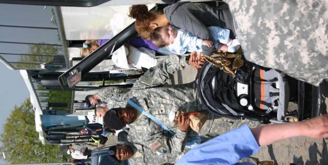 Soldiers, families get glimpse of home-to-be in Schweinfurt