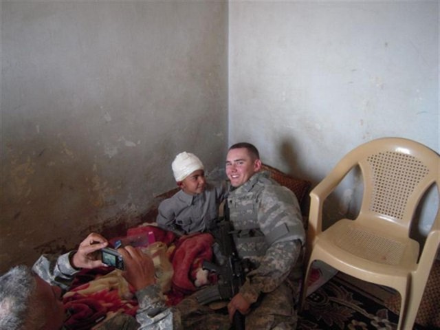 Local Iraqis bond with California, Tennessee guardsmen