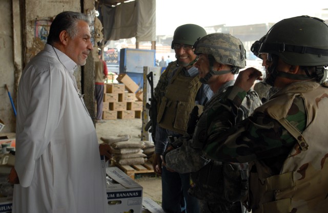 MNC-I commanding general visits Sadr City