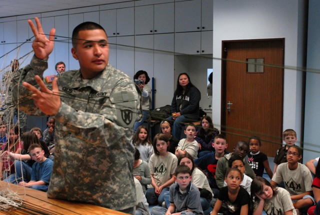 5th QM Riggers educate, entertain Ramstein students 