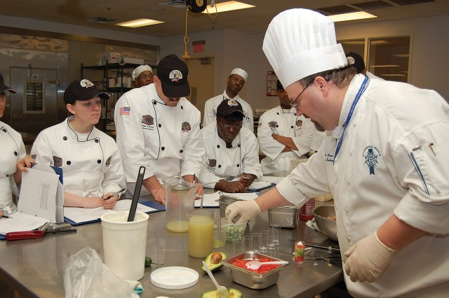 Army cooks at Cordon Bleu College 