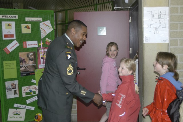 Brussels Soldiers Thank Belgian Children