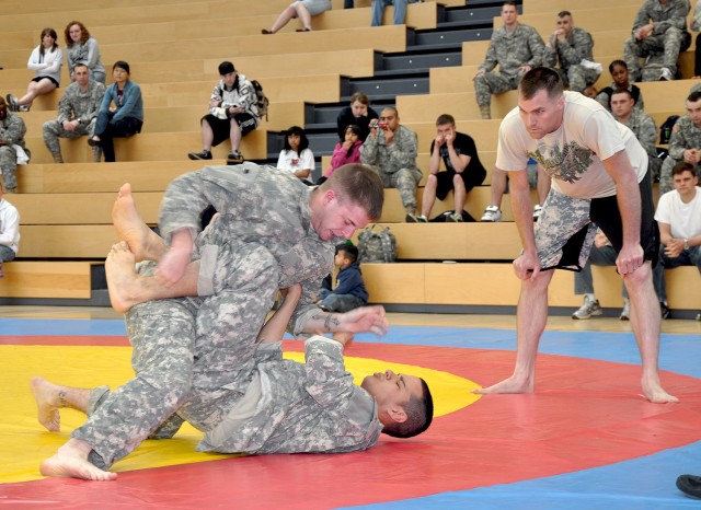 Wiesbaden hosts Army Combatives contest, UFC fighters