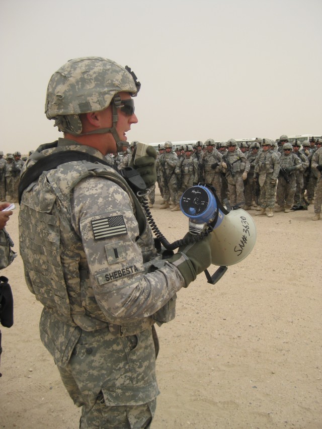 Range Officer briefs Soldiers of 4th BCT, 1AD