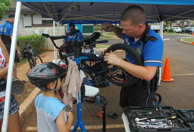 Keiki learn bike safety