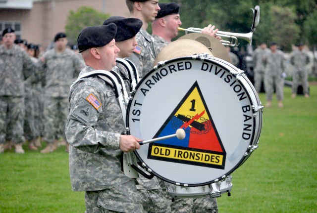 1st Armored Division marks change of command