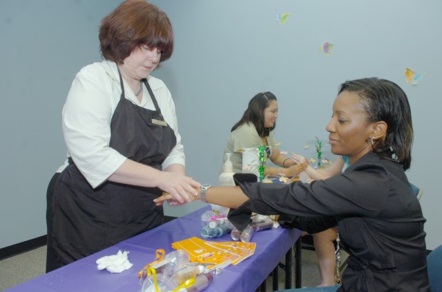 Installation thanks military&#039;s unsung heroes