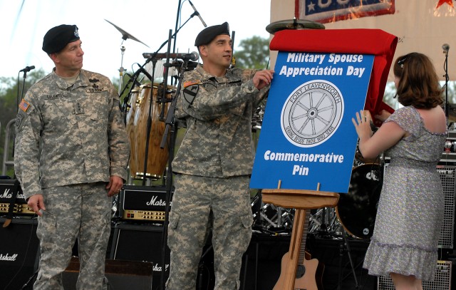 Lt. Dan Band helps Fort Leavenworth honor spouses