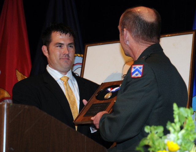 Navy SEALAca,!E+presented veteran&#039;s medal