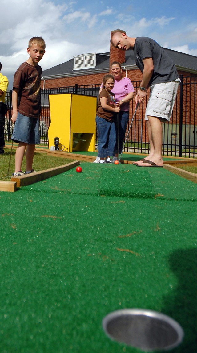 Family fun offered at new Fort Leavenworth FMWRAca,!E+facility