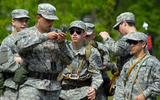 Fort Leavenworth area Junior ROTCAca,!E+teams vie in Raider competition