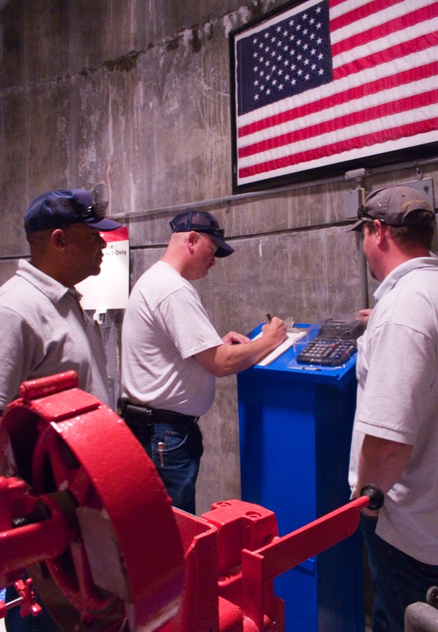 Patriotic paint project honors sons' service