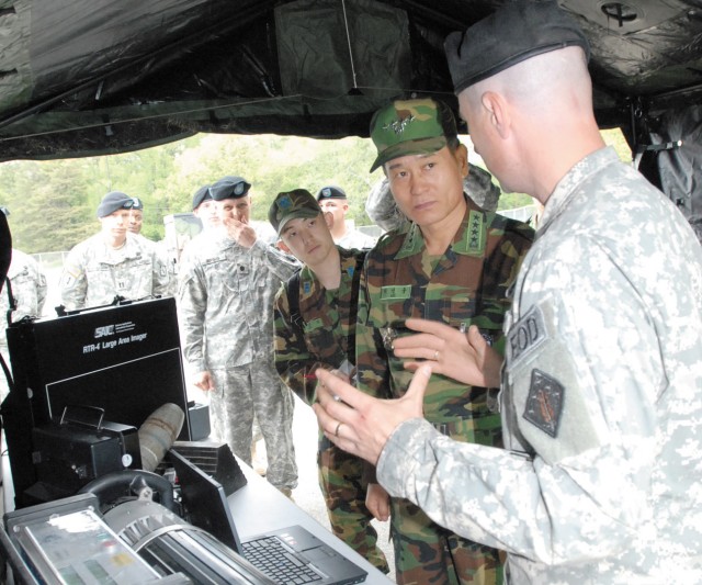 ROK commander visits CBRNE Soldiers