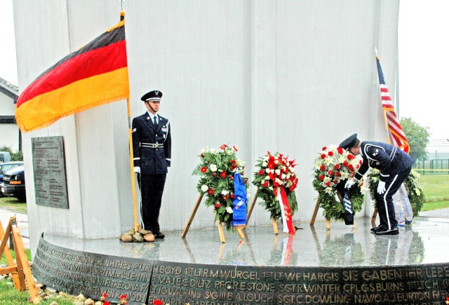 Marking the Berlin Airlift&#039;s end