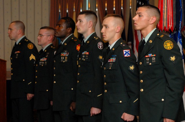 Fort Leavenworth selects top Soldier, NCOAca,!E+of Year