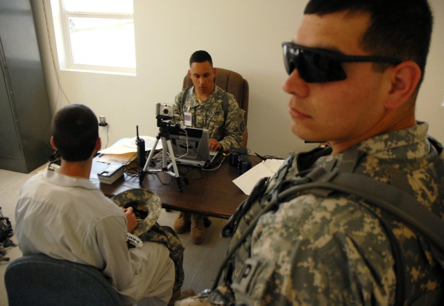 Fort Leavenworth MPs train on detainee database, tracking systems