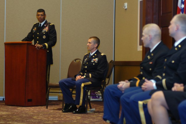Big Red One general welcomes new officers