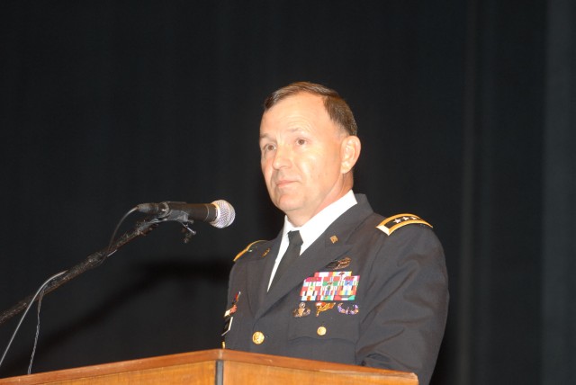 Army welcomes 25 new officers from UH