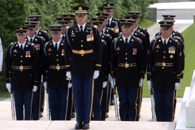 Honor Guard stands to represent Army at the Tomb of the Unknown Soldier