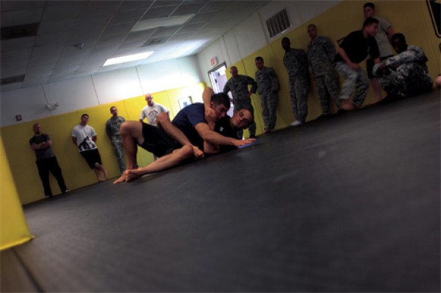 Gracie Brothers pay visit to Fort Eustis dojo