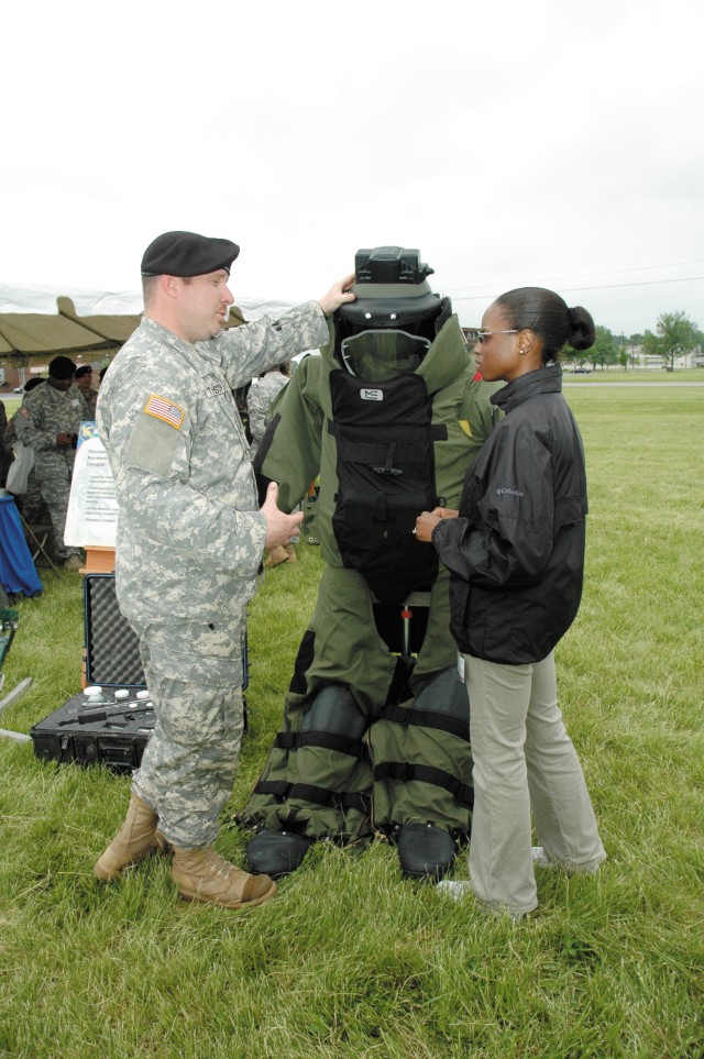 20th SUPCOM shares knowledge with visitor to display