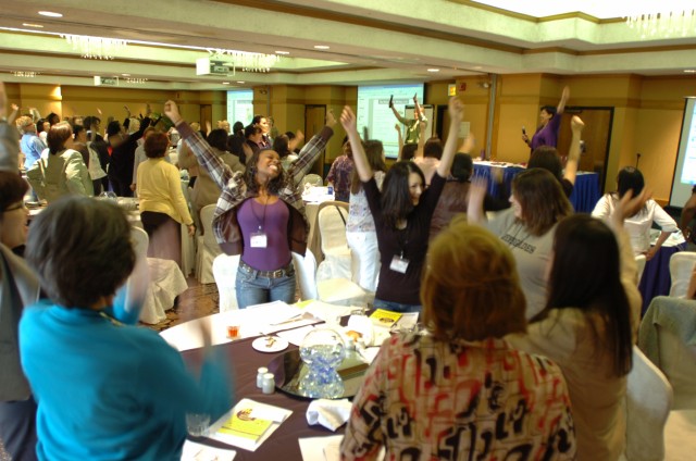 2ID spouses learn to thrive during workshop