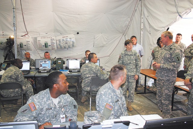TRADOC CG visits Fort Gordon