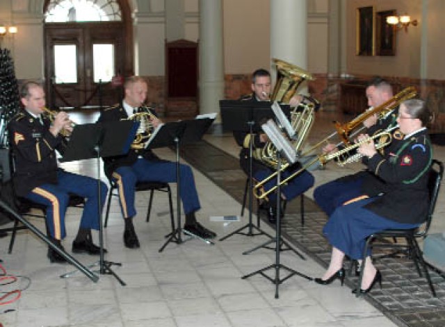 Honoring the fallen, praising those still serving
