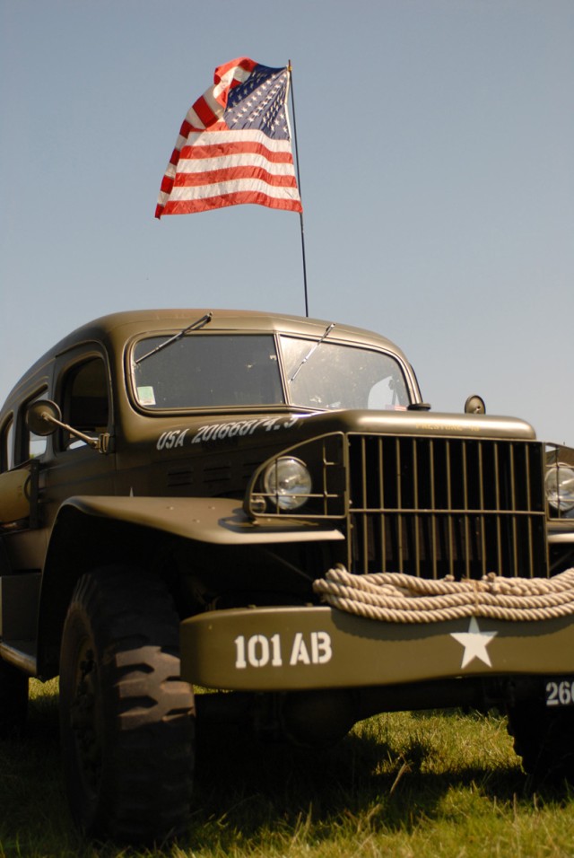 Reenactment groups bring D-Day era alive 