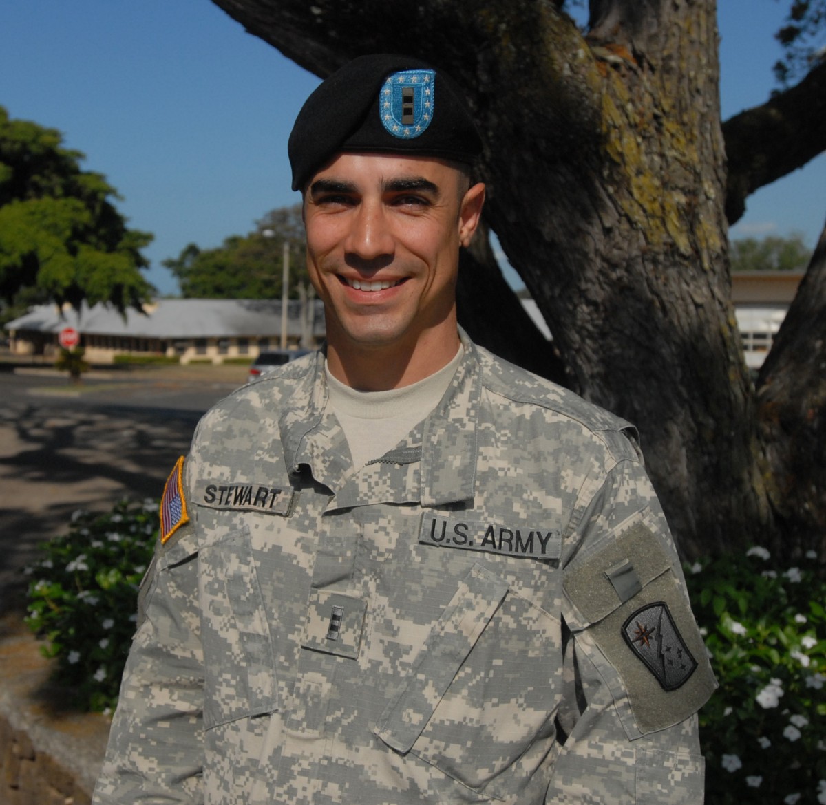 Hawaii Soldier saves woman from drowning | Article | The United States Army