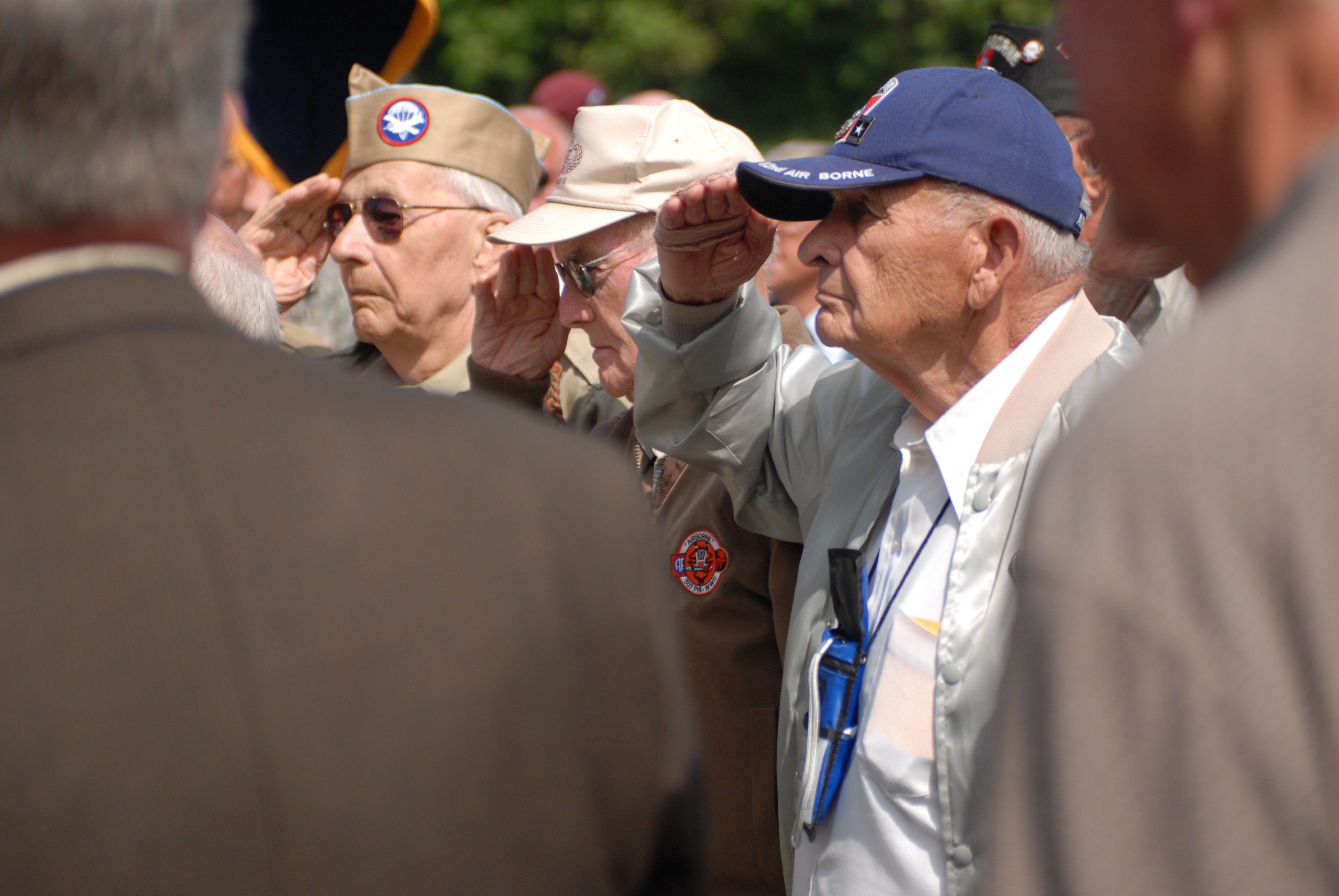 French citizens join U.S. Soldiers to honor those who fought at ...